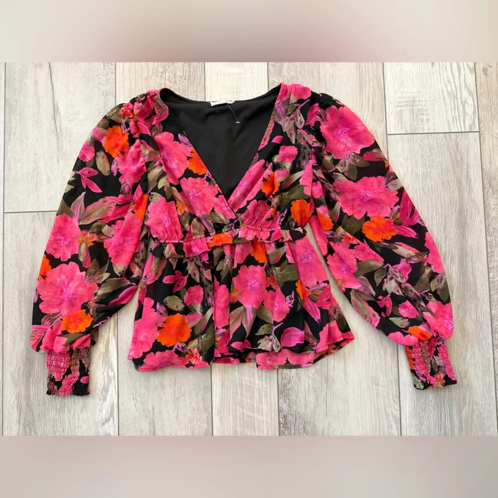 NWOT Blu Pepper Floral Cinched Waist blouse size small - Picture 2 of 10